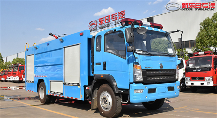 歐洲用戶(hù):訂購(gòu)藍(lán)色重汽單橋8噸水罐消防車(chē) 歐洲用戶(hù):訂購(gòu)藍(lán)色重汽單橋8噸水罐消防車(chē)