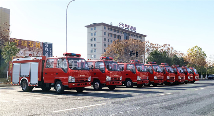 東南亞用戶(hù):訂購(gòu)8臺(tái)五十鈴3噸水罐消防車(chē) 東南亞用戶(hù):訂購(gòu)8臺(tái)五十鈴3噸水罐消防車(chē)